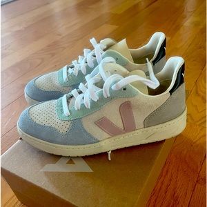 Veja V-10 color-block suede low top sneaker size 37.